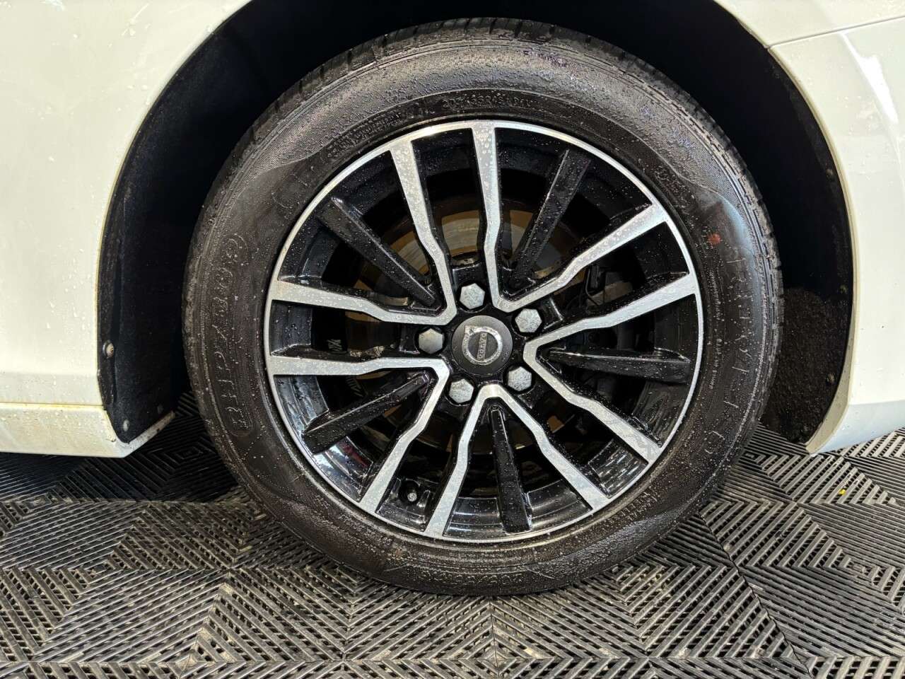 2019 VOLVO V40 2019 VOLVO V40