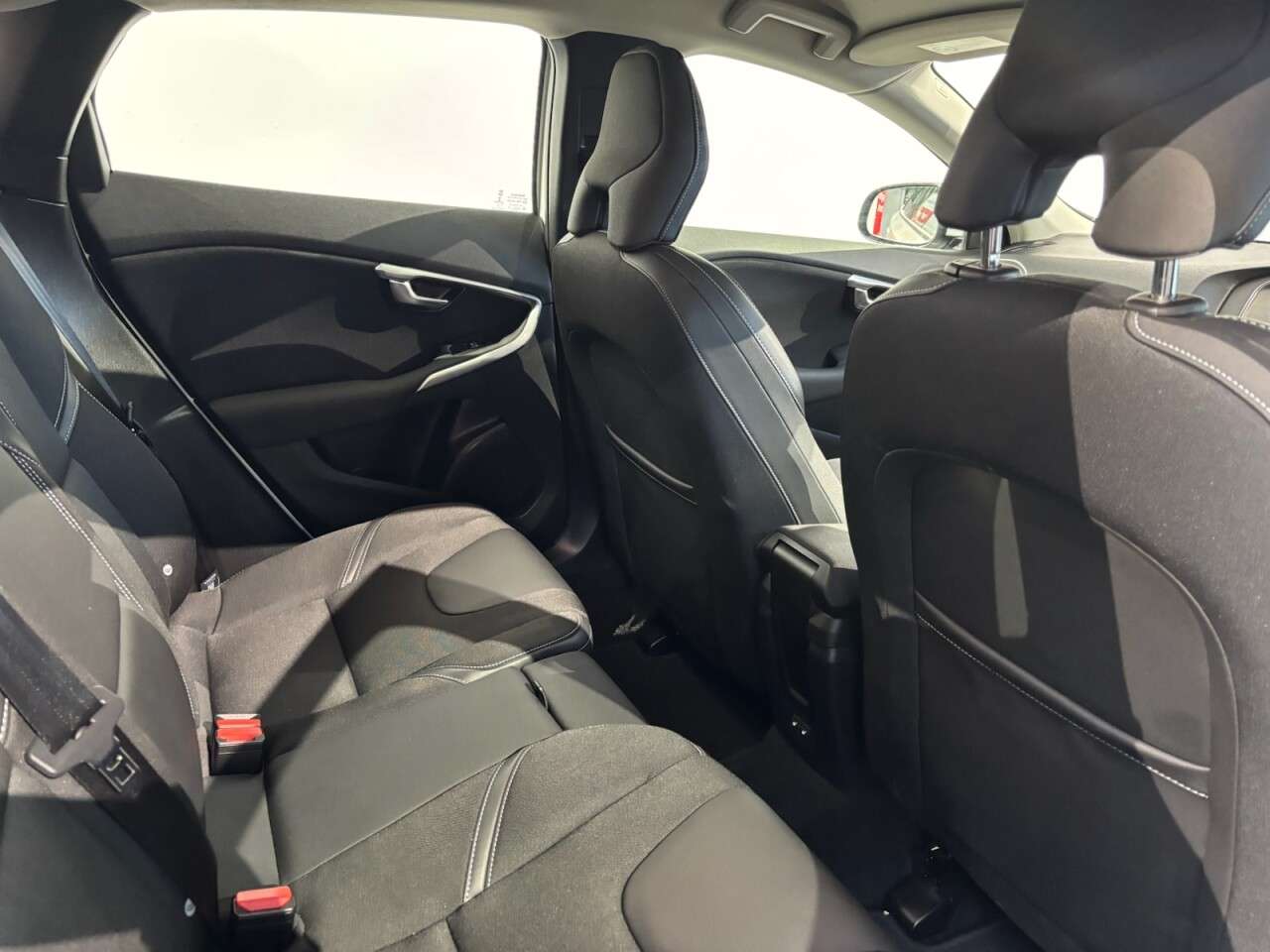 2019 VOLVO V40 2019 VOLVO V40