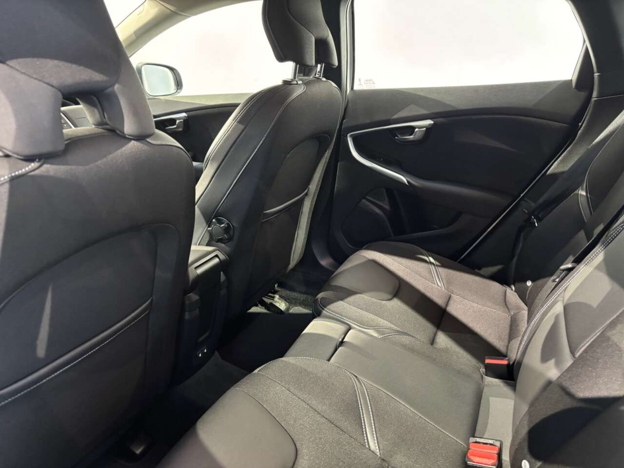 2019 VOLVO V40 2019 VOLVO V40