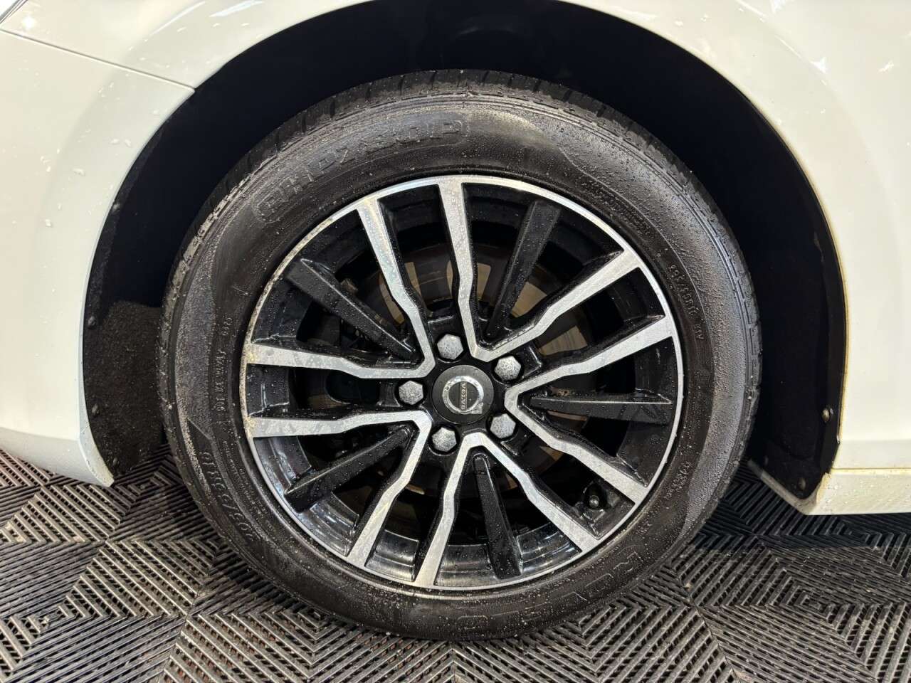 2019 VOLVO V40 2019 VOLVO V40