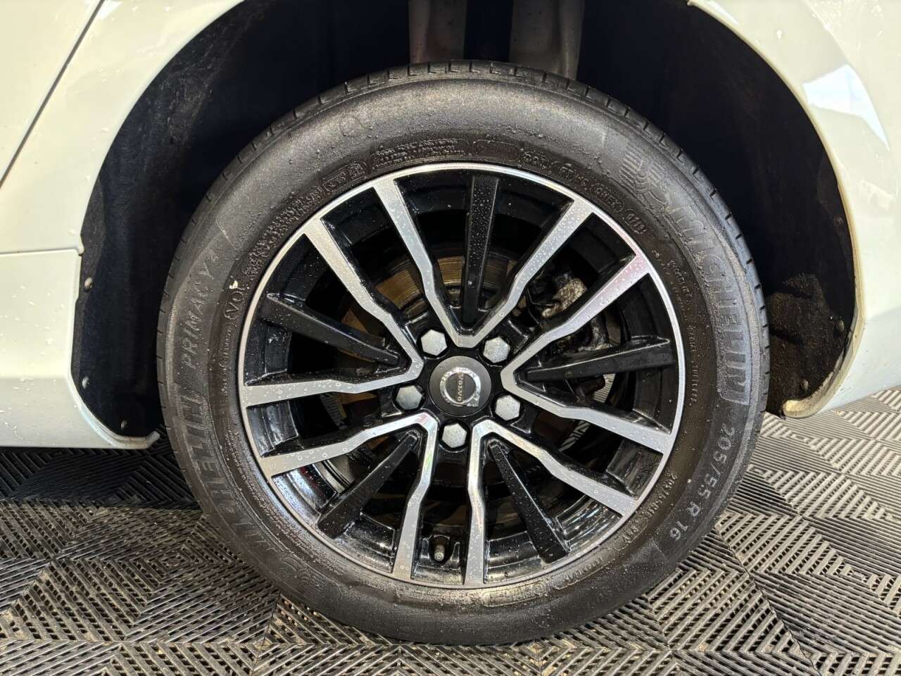 2019 VOLVO V40 2019 VOLVO V40