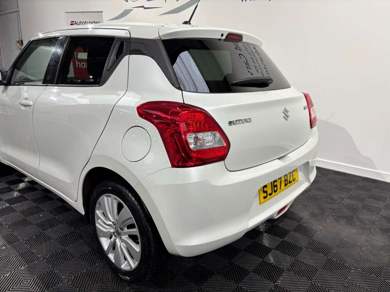 2017 SUZUKI SWIFT 2017 SUZUKI SWIFT