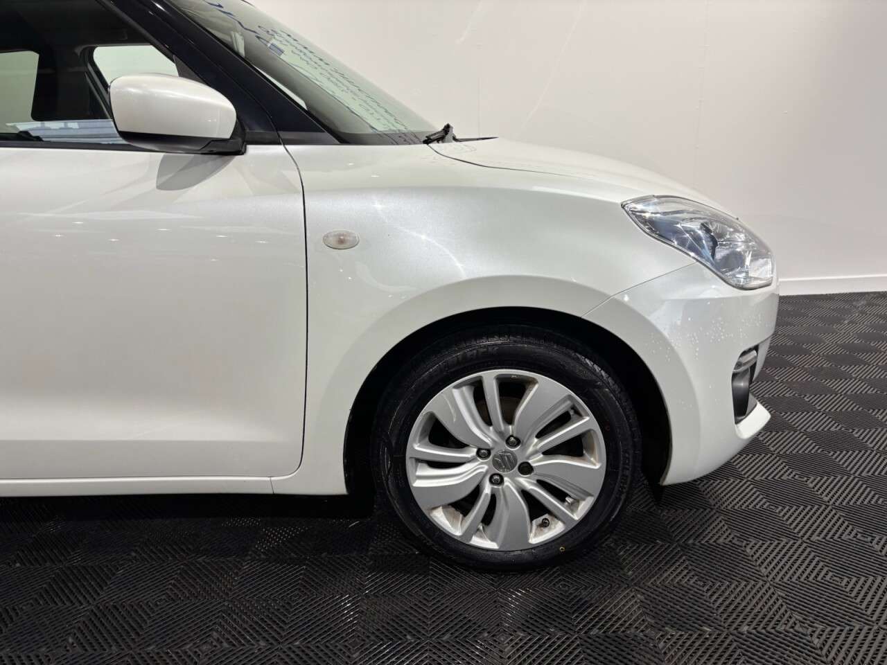 2017 SUZUKI SWIFT 2017 SUZUKI SWIFT