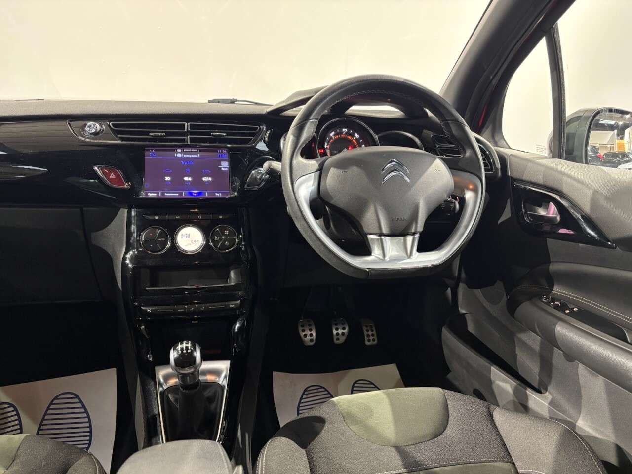 2016 DS AUTOMOBILES DS 3 2016 DS AUTOMOBILES DS 3