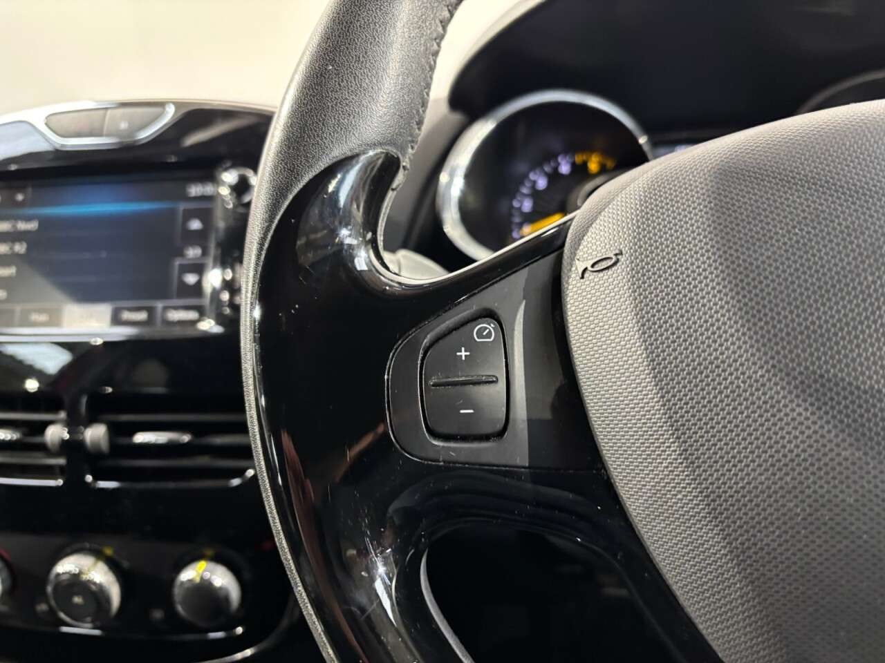 2014 RENAULT CLIO 2014 RENAULT CLIO