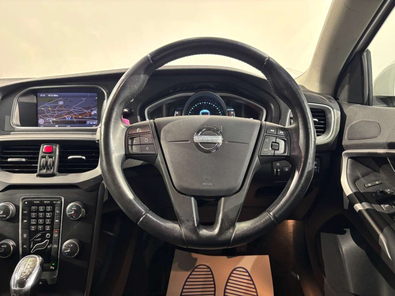 2012 VOLVO V40 2012 VOLVO V40