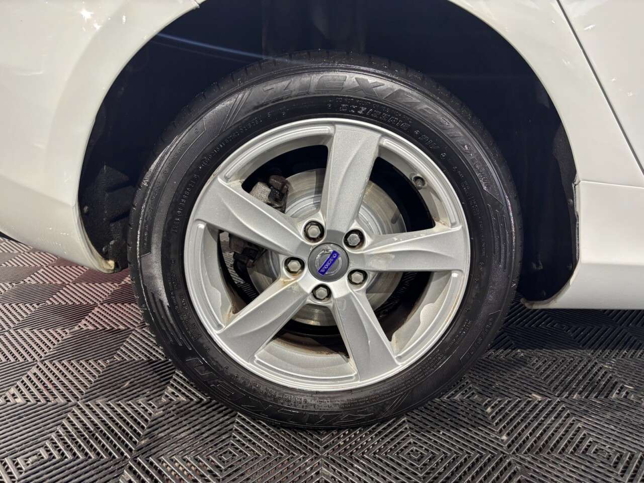 2012 VOLVO V40 2012 VOLVO V40