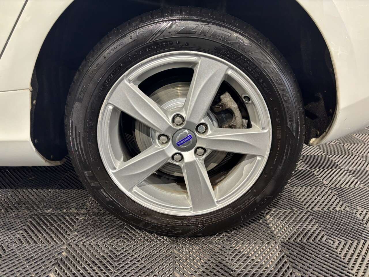 2012 VOLVO V40 2012 VOLVO V40