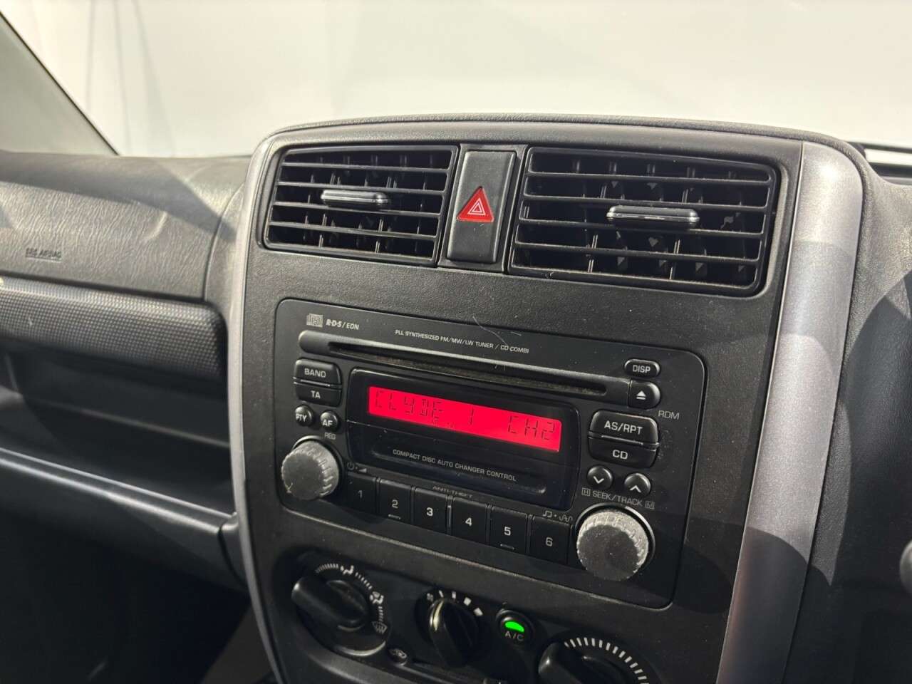 2010 SUZUKI JIMNY 2010 SUZUKI JIMNY