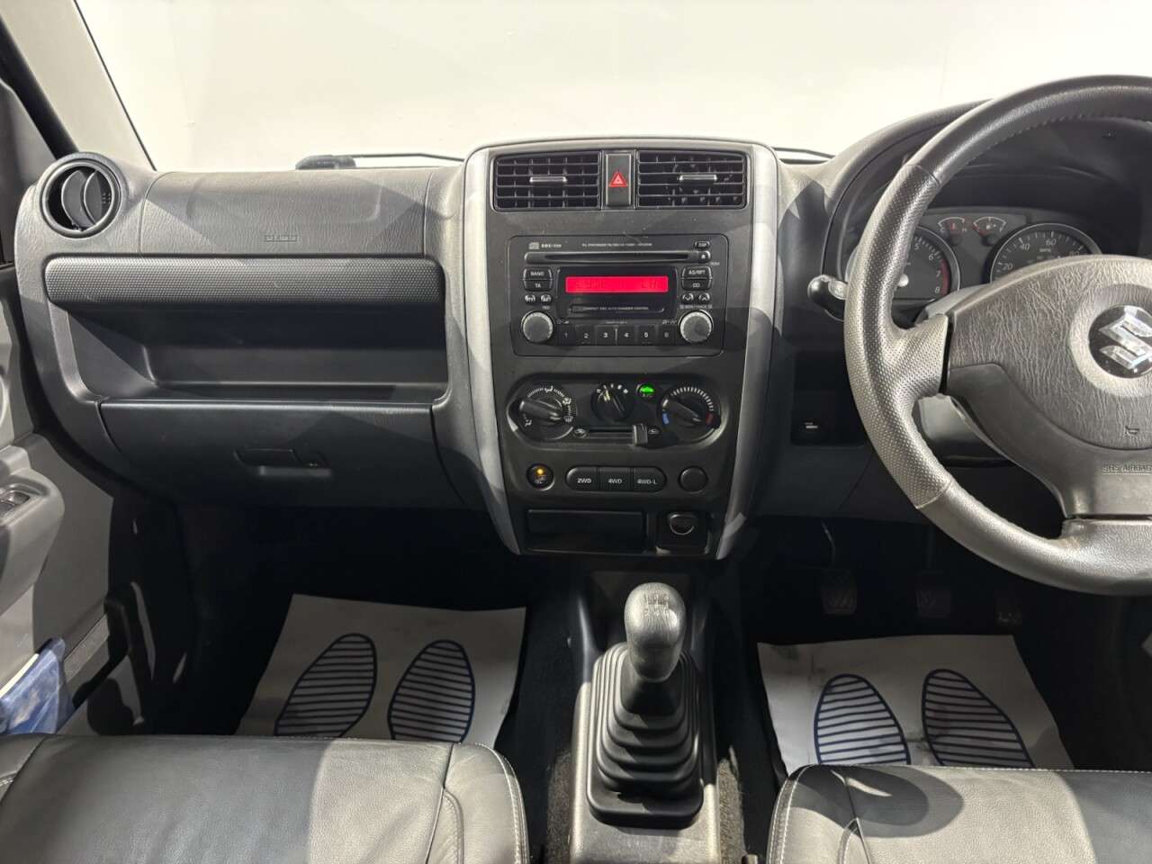 2010 SUZUKI JIMNY 2010 SUZUKI JIMNY