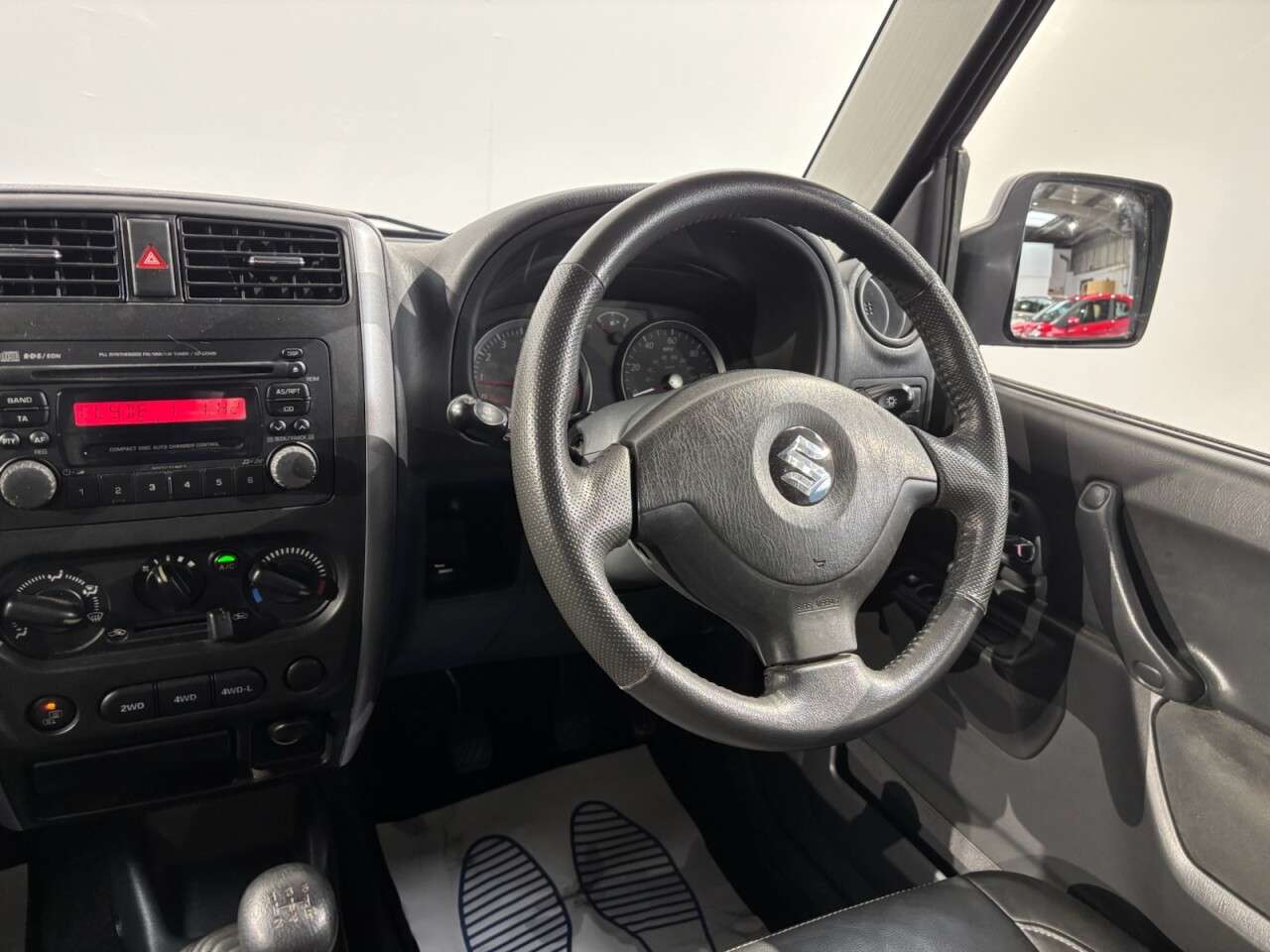 2010 SUZUKI JIMNY 2010 SUZUKI JIMNY