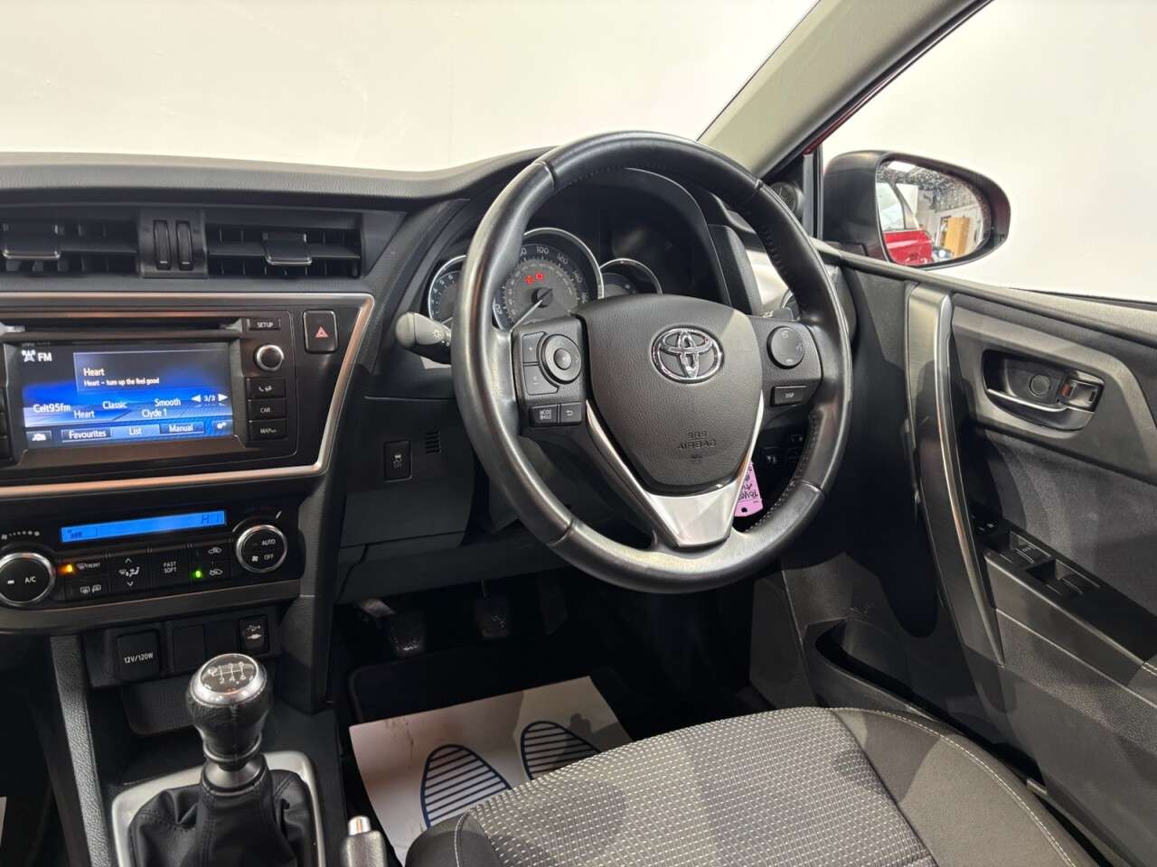 2015 TOYOTA AURIS 2015 TOYOTA AURIS