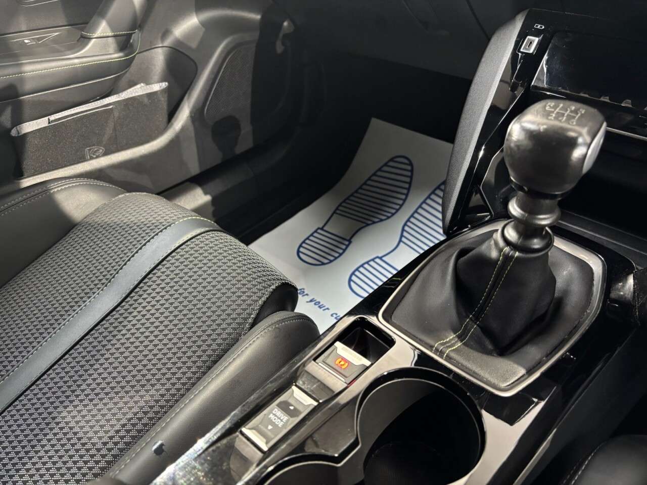 2021 PEUGEOT 2008 2021 PEUGEOT 2008