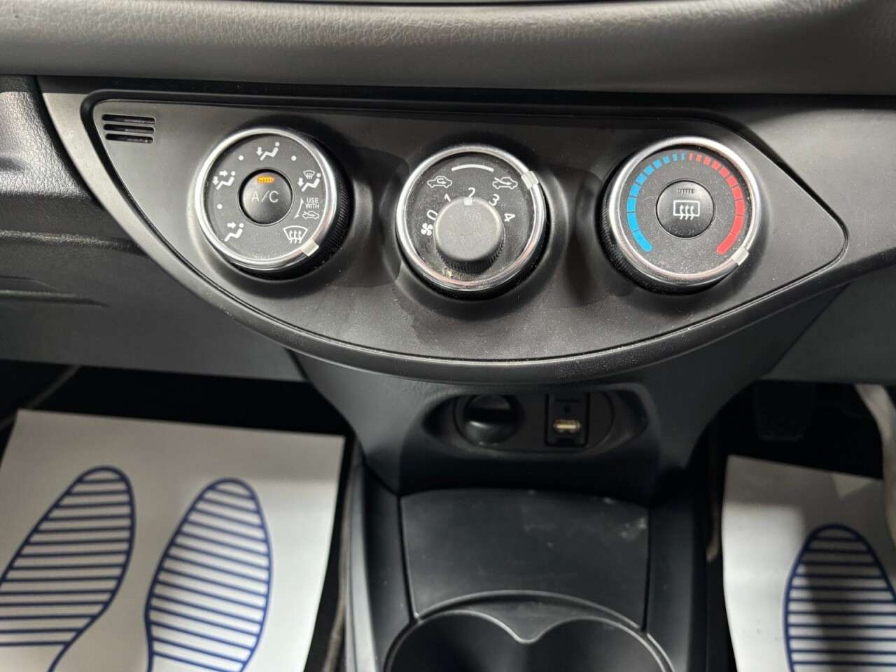 2017 TOYOTA YARIS 2017 TOYOTA YARIS