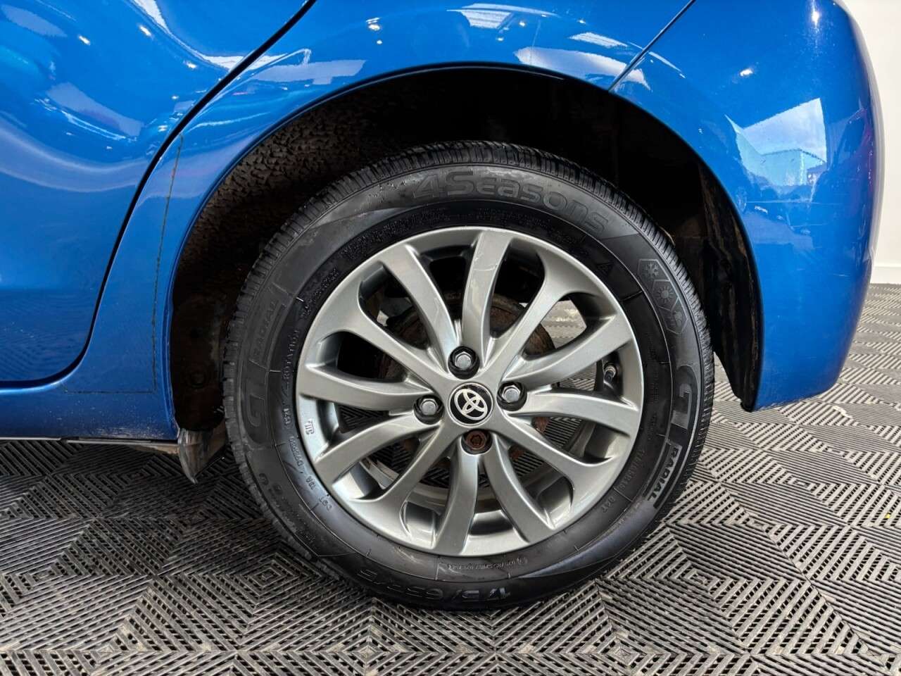 2017 TOYOTA YARIS 2017 TOYOTA YARIS