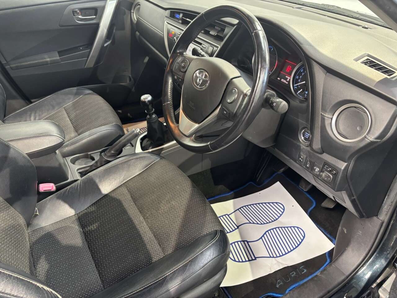 2015 TOYOTA AURIS 2015 TOYOTA AURIS