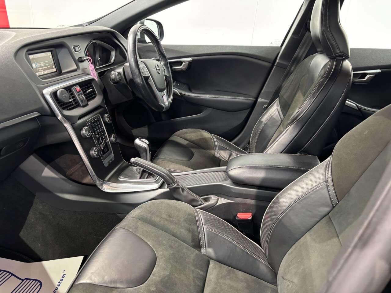 2017 VOLVO V40 2017 VOLVO V40