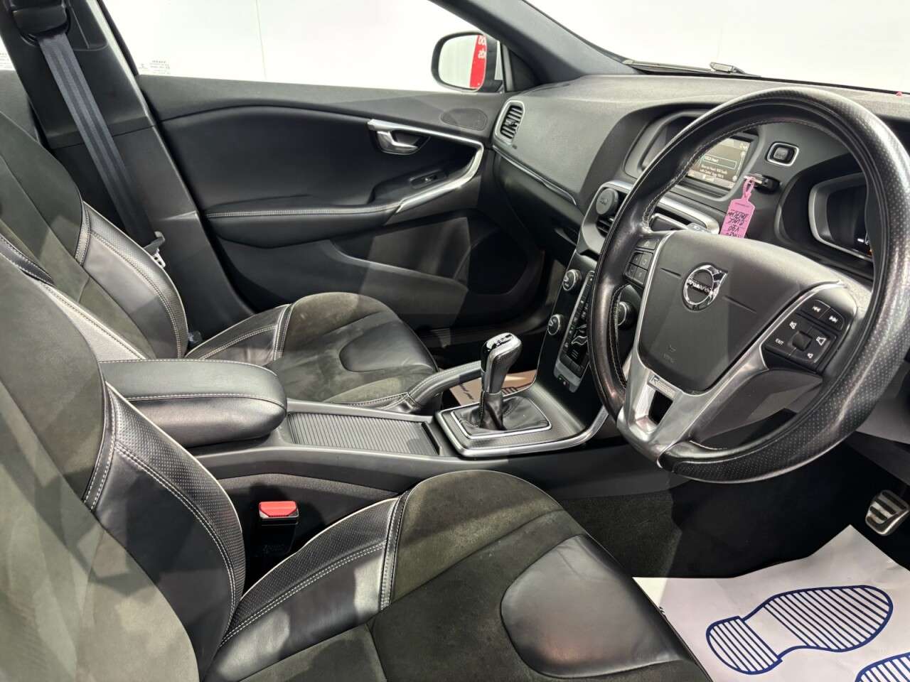 2017 VOLVO V40 2017 VOLVO V40