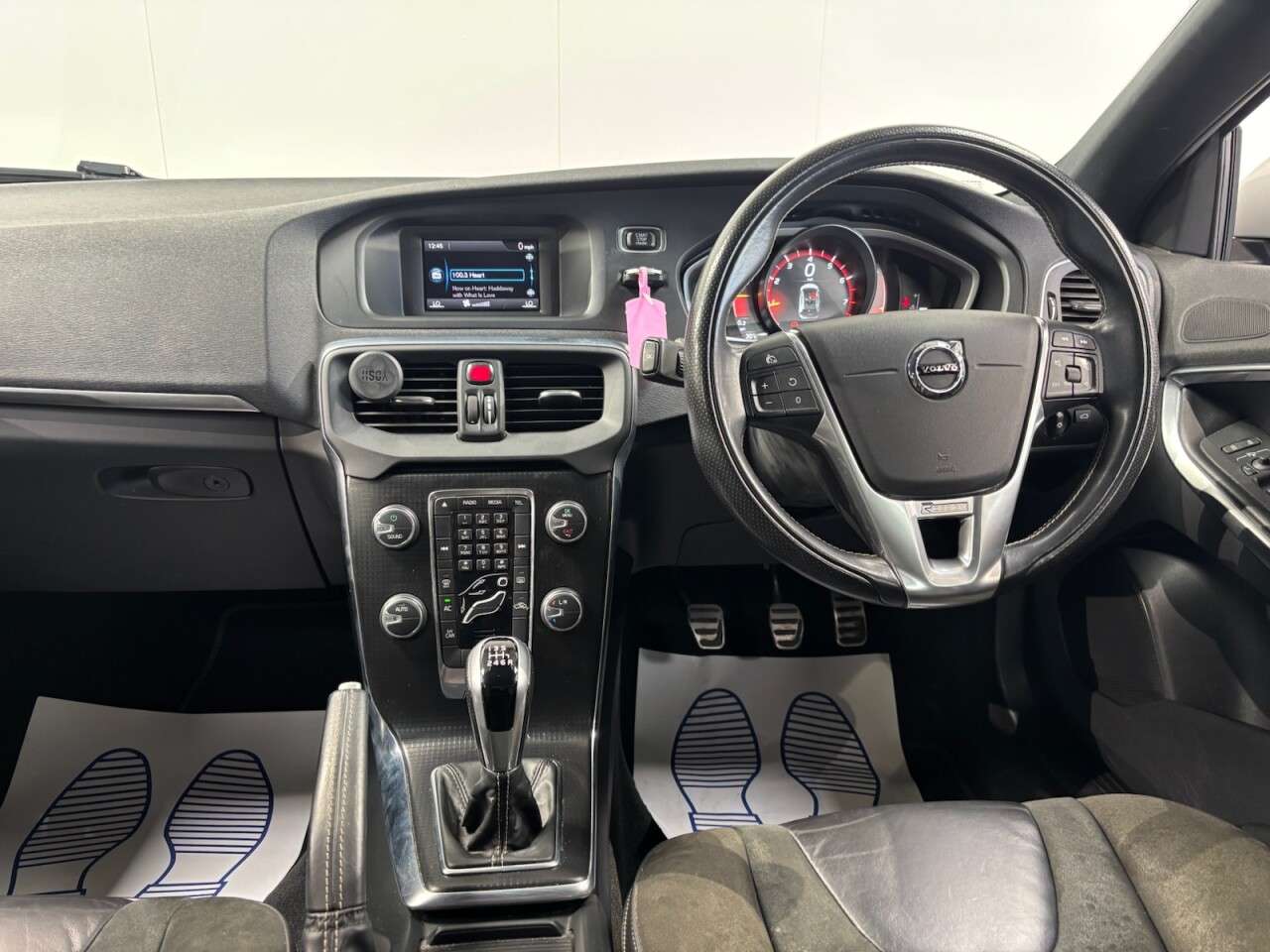 2017 VOLVO V40 2017 VOLVO V40