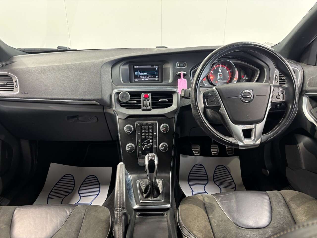 2017 VOLVO V40 2017 VOLVO V40