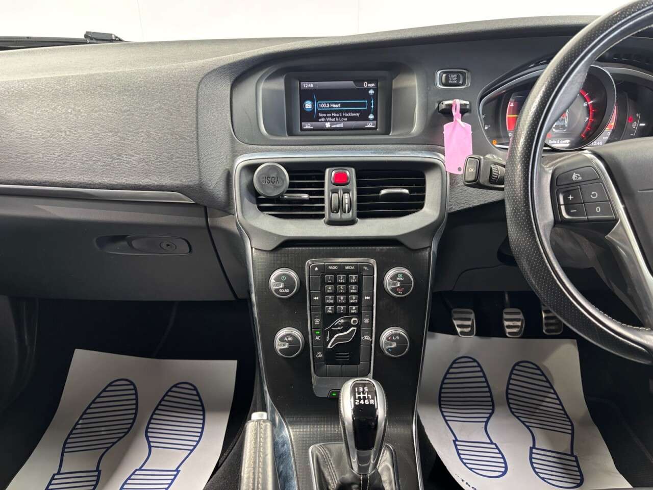 2017 VOLVO V40 2017 VOLVO V40
