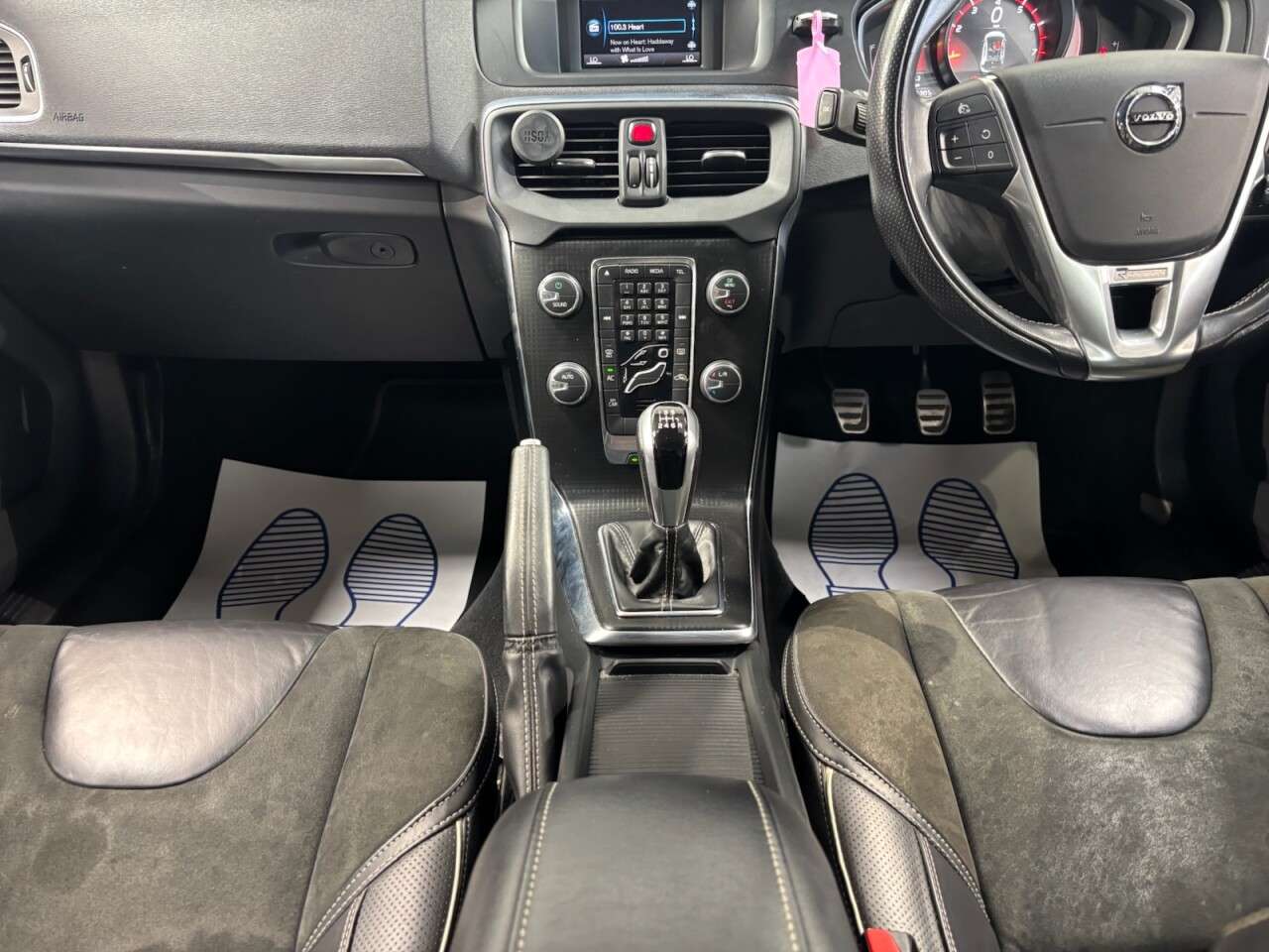 2017 VOLVO V40 2017 VOLVO V40
