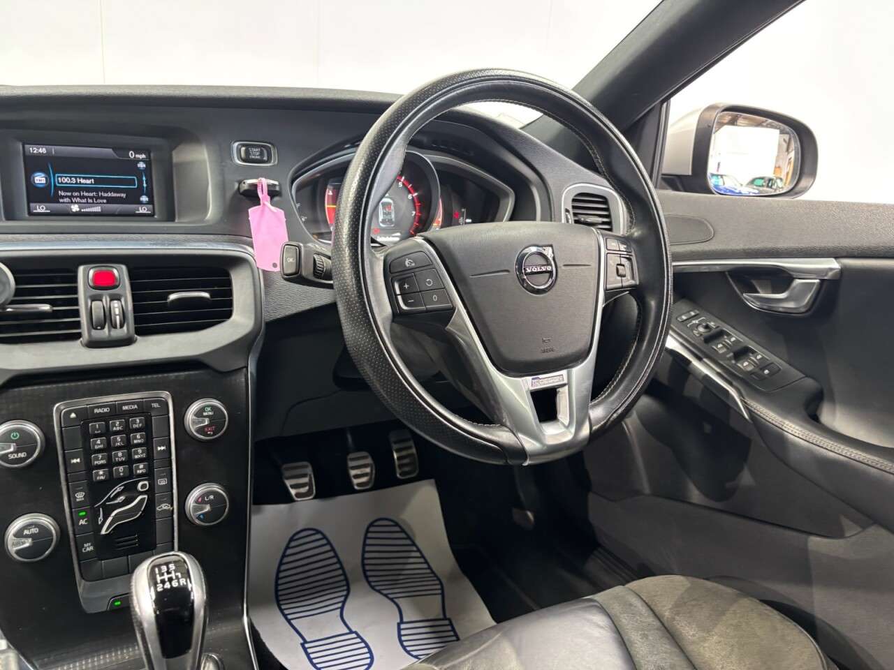 2017 VOLVO V40 2017 VOLVO V40