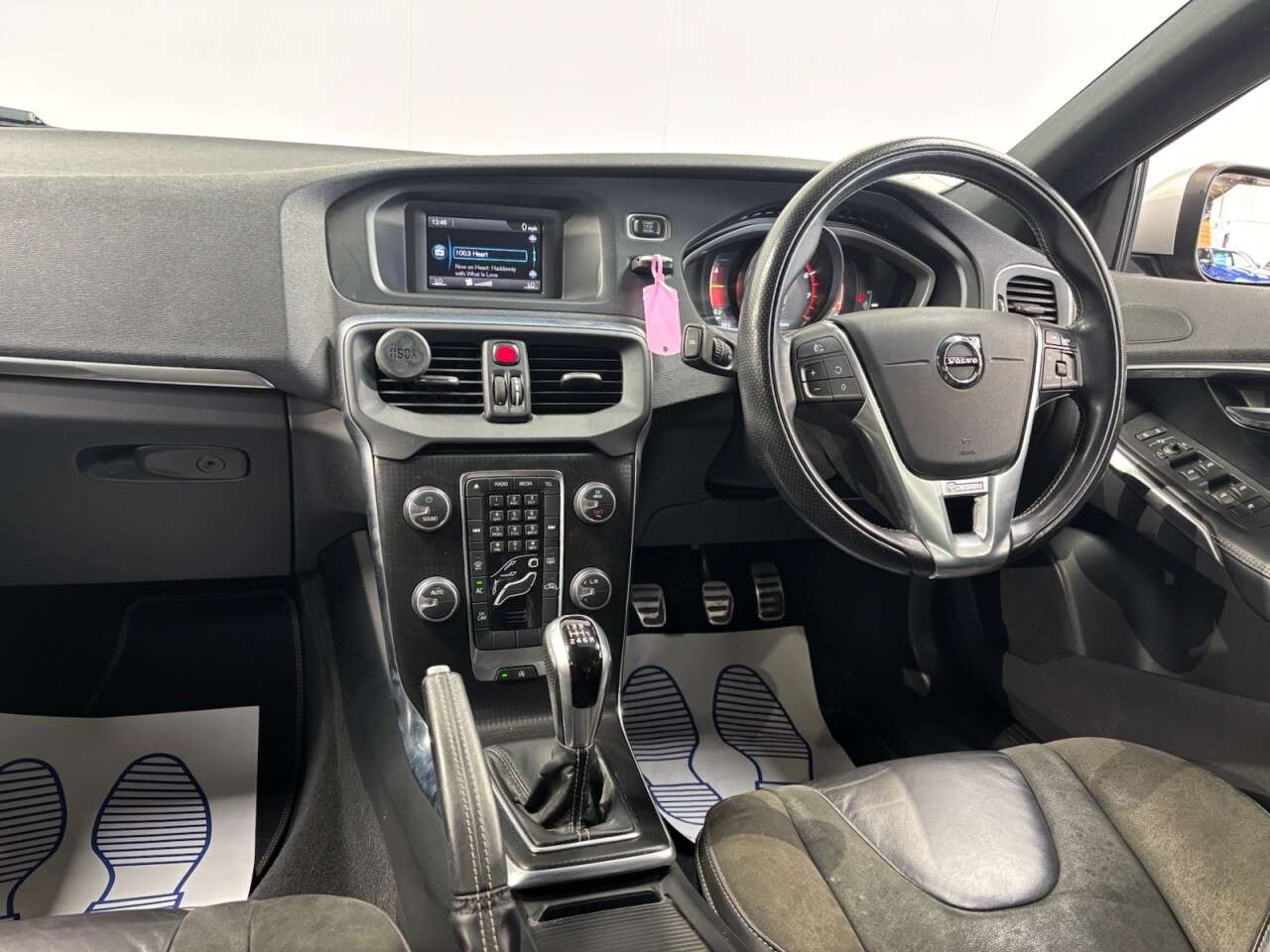 2017 VOLVO V40 2017 VOLVO V40