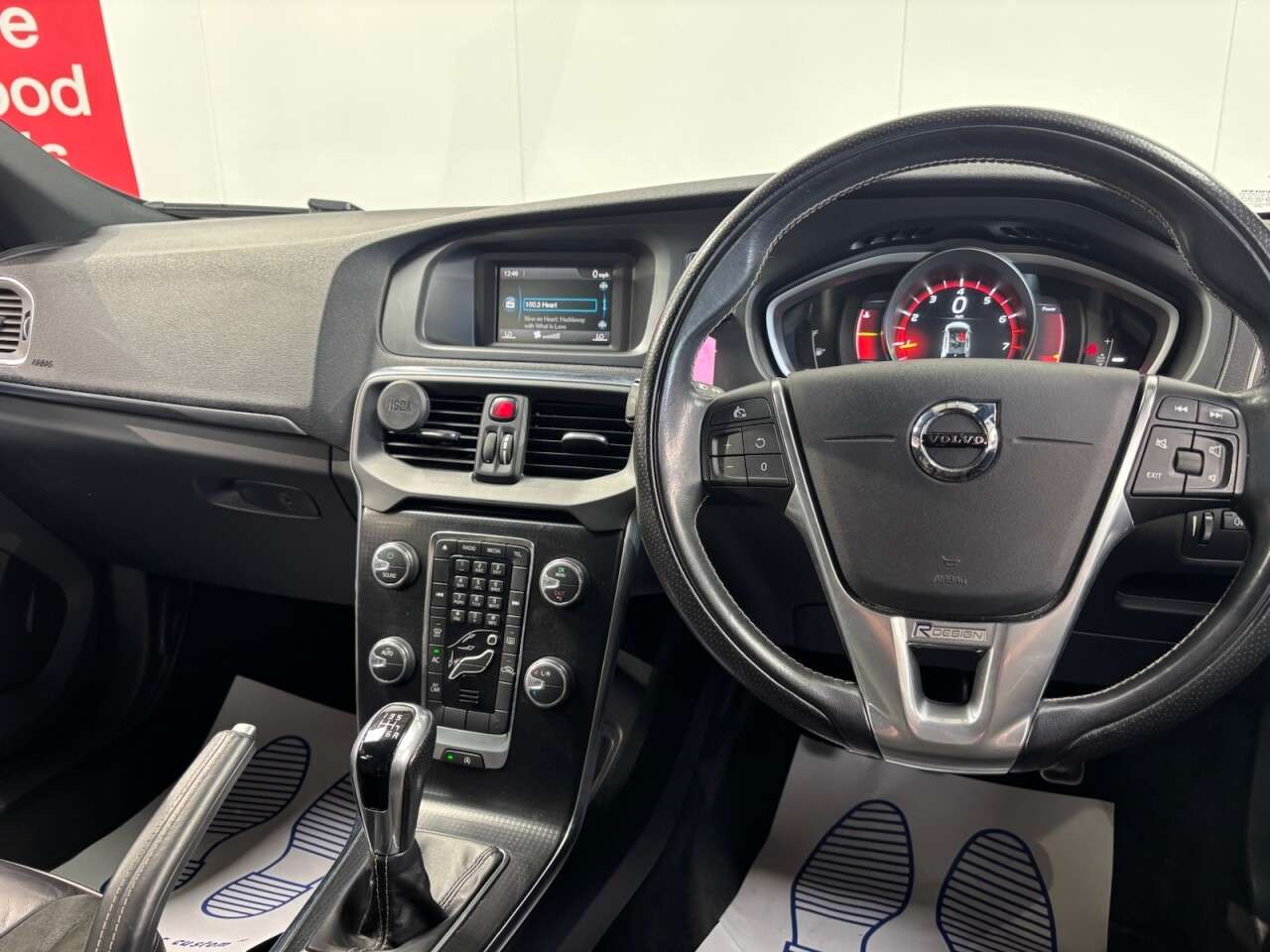 2017 VOLVO V40 2017 VOLVO V40