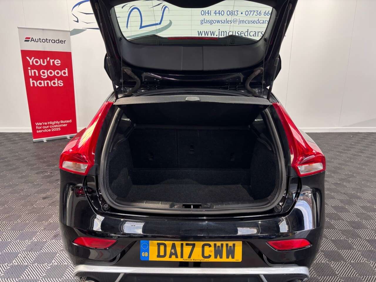 2017 VOLVO V40 2017 VOLVO V40