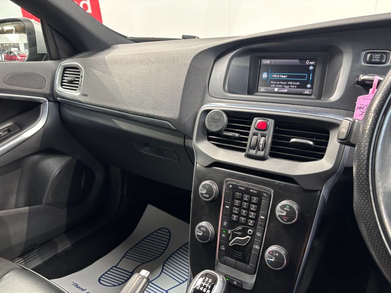 2017 VOLVO V40 2017 VOLVO V40
