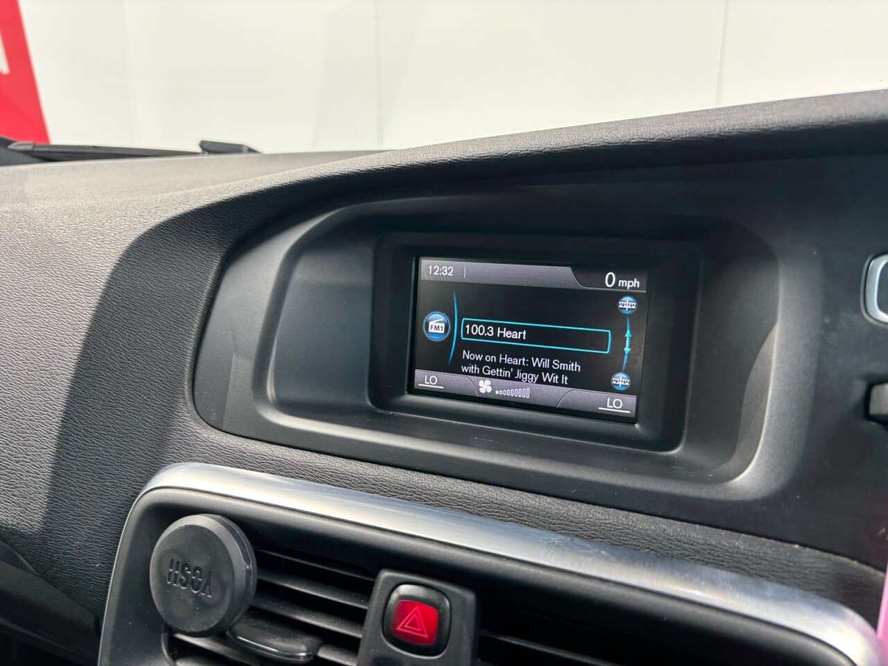 2017 VOLVO V40 2017 VOLVO V40