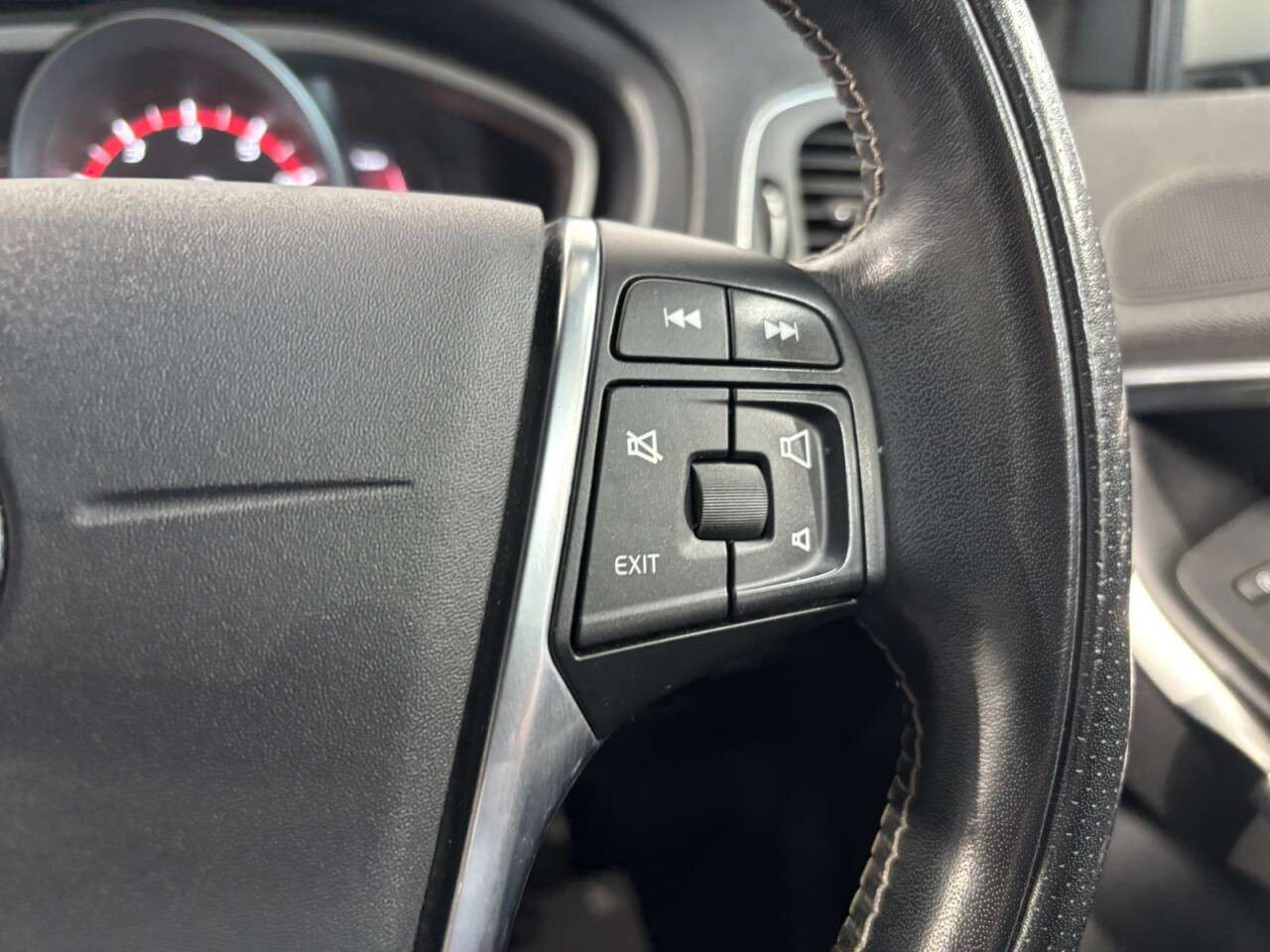 2017 VOLVO V40 2017 VOLVO V40