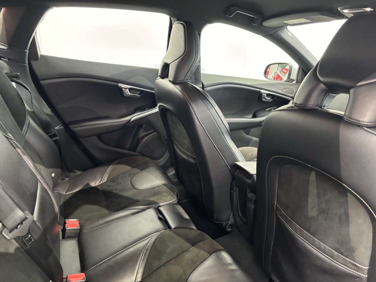 2017 VOLVO V40 2017 VOLVO V40