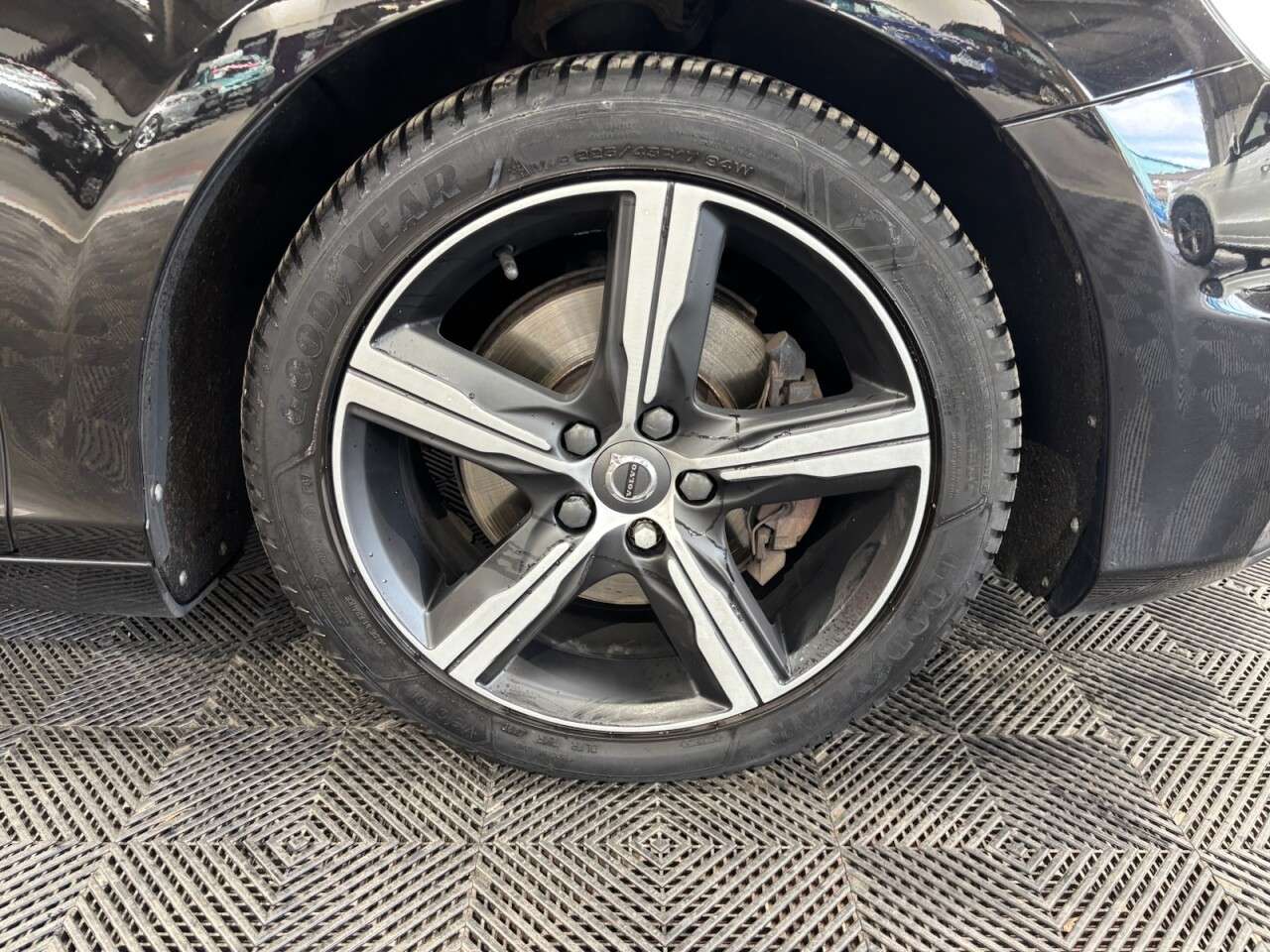2017 VOLVO V40 2017 VOLVO V40