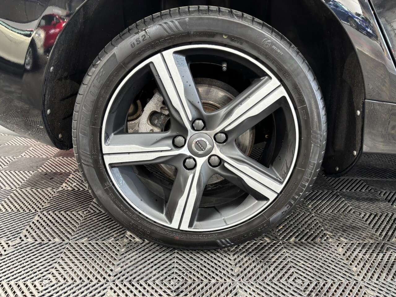 2017 VOLVO V40 2017 VOLVO V40
