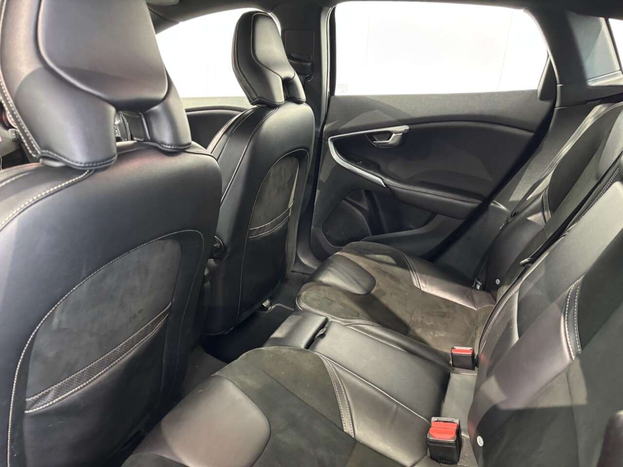 2017 VOLVO V40 2017 VOLVO V40