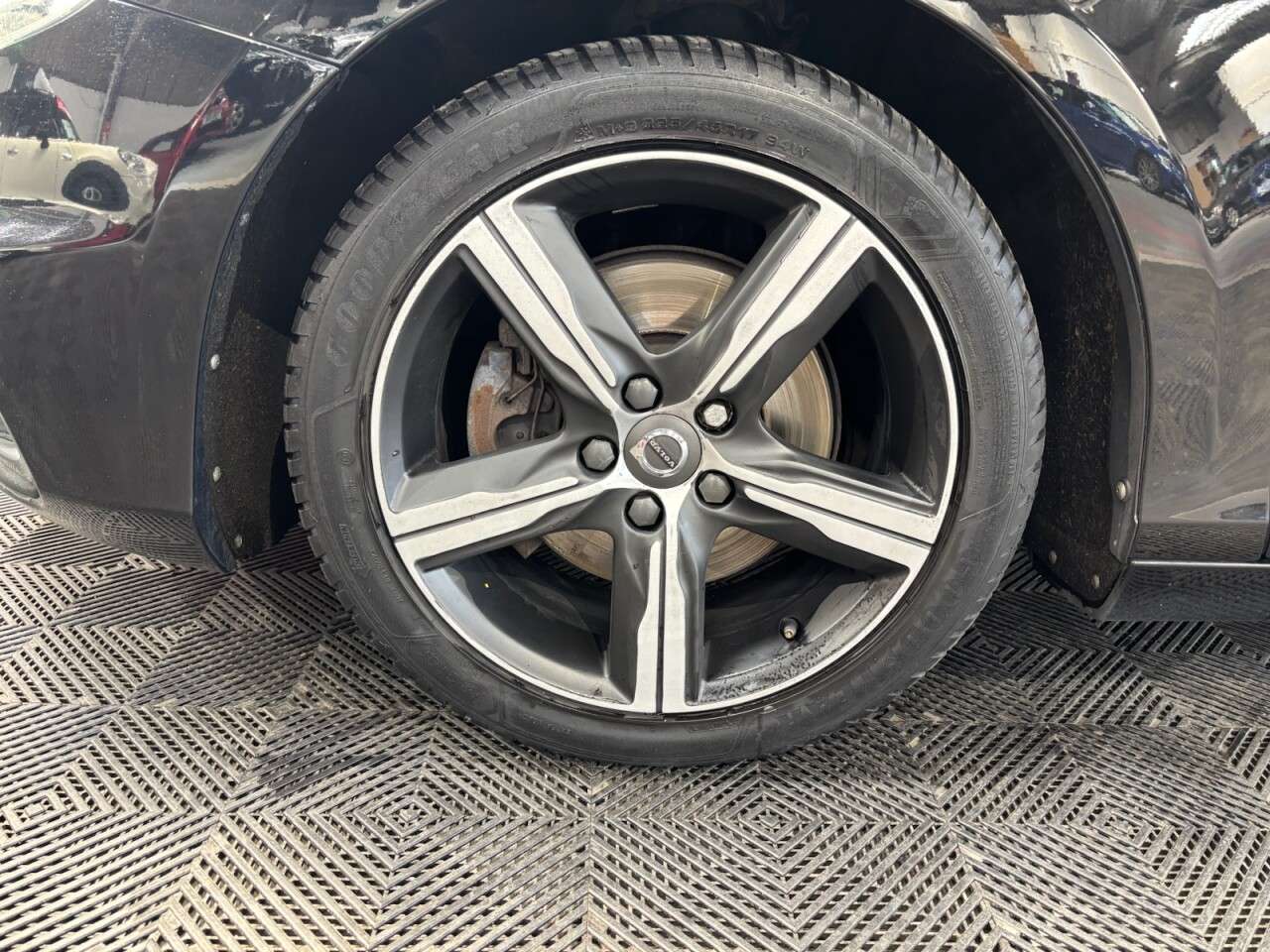 2017 VOLVO V40 2017 VOLVO V40