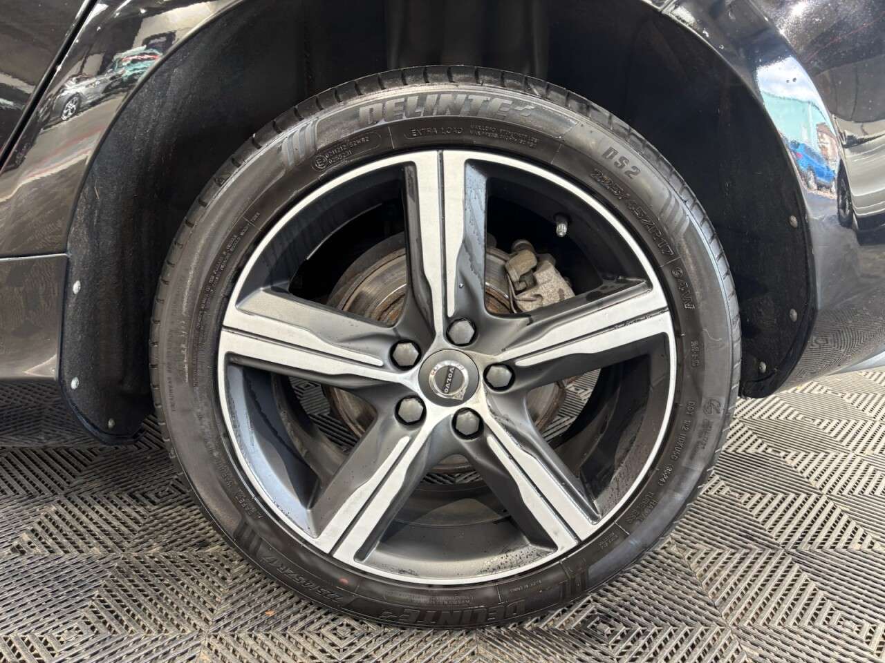 2017 VOLVO V40 2017 VOLVO V40