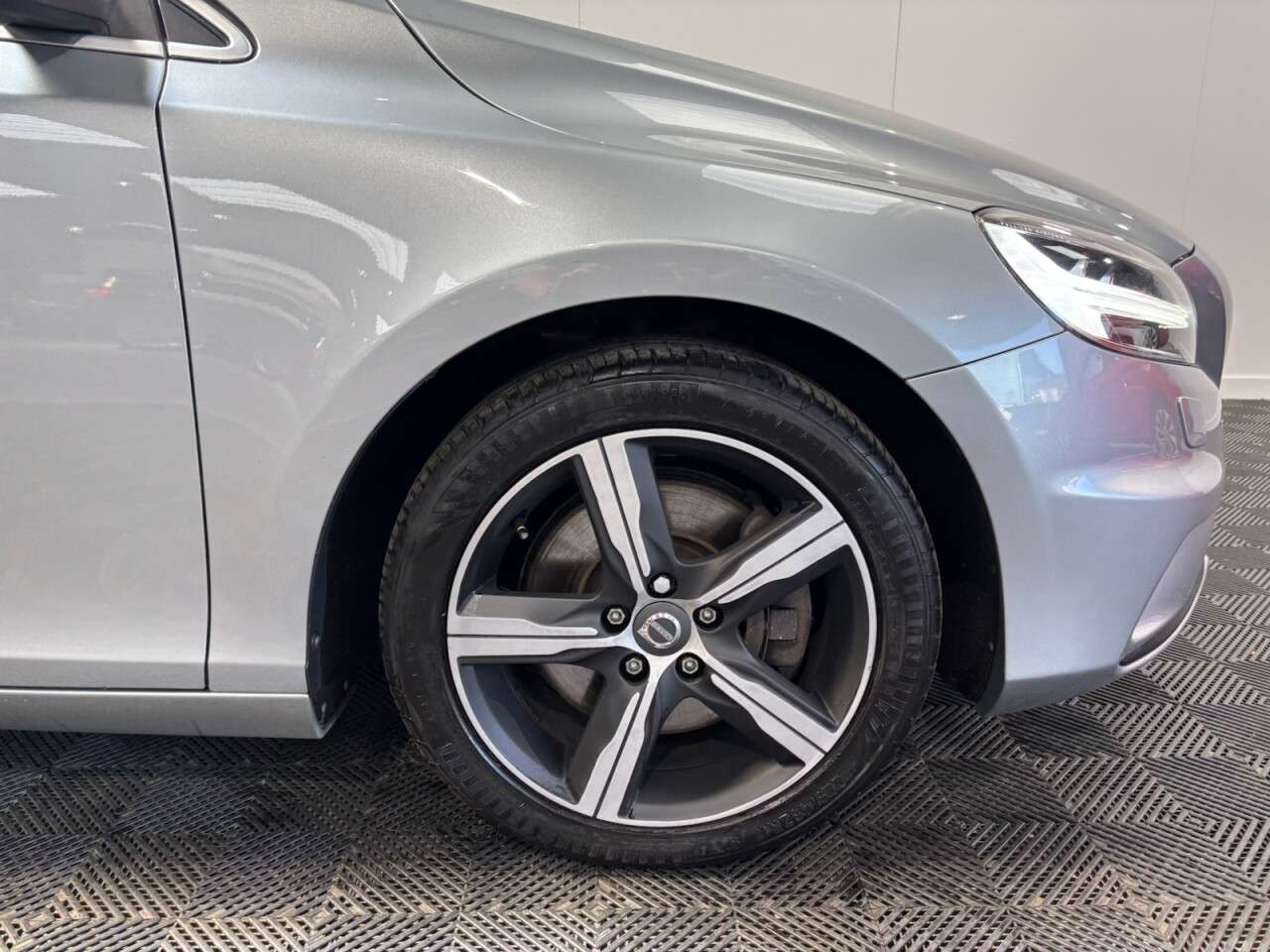2018 VOLVO V40 2018 VOLVO V40