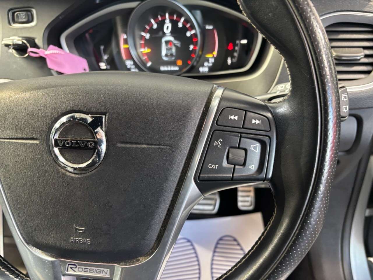 2018 VOLVO V40 2018 VOLVO V40