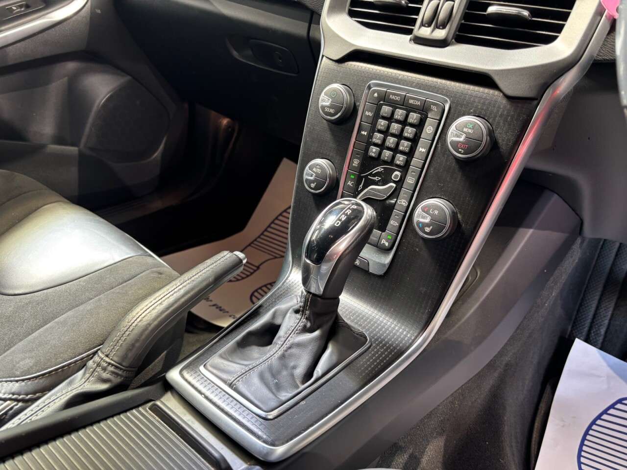2018 VOLVO V40 2018 VOLVO V40