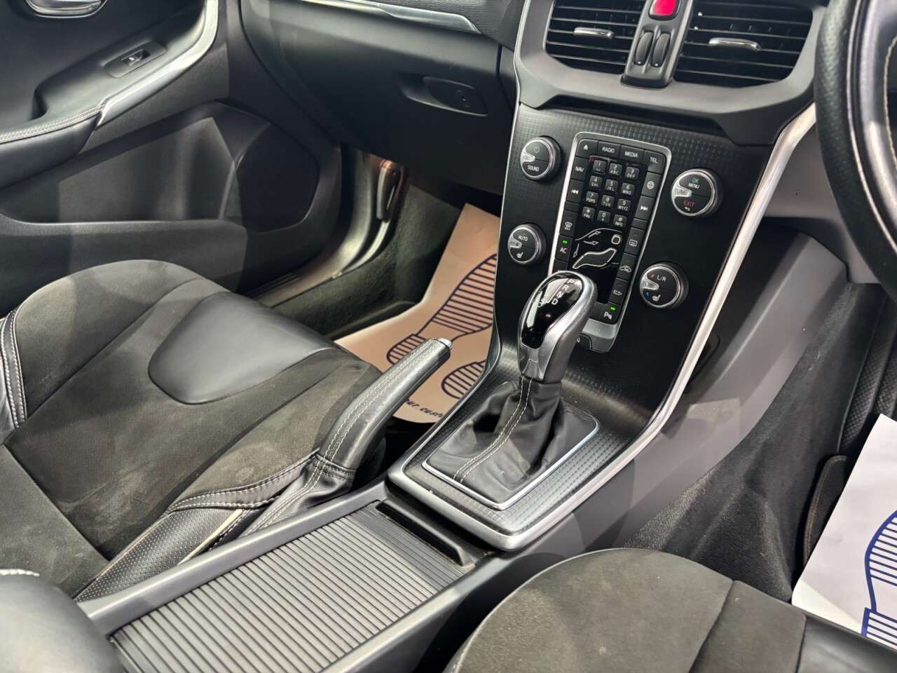2018 VOLVO V40 2018 VOLVO V40