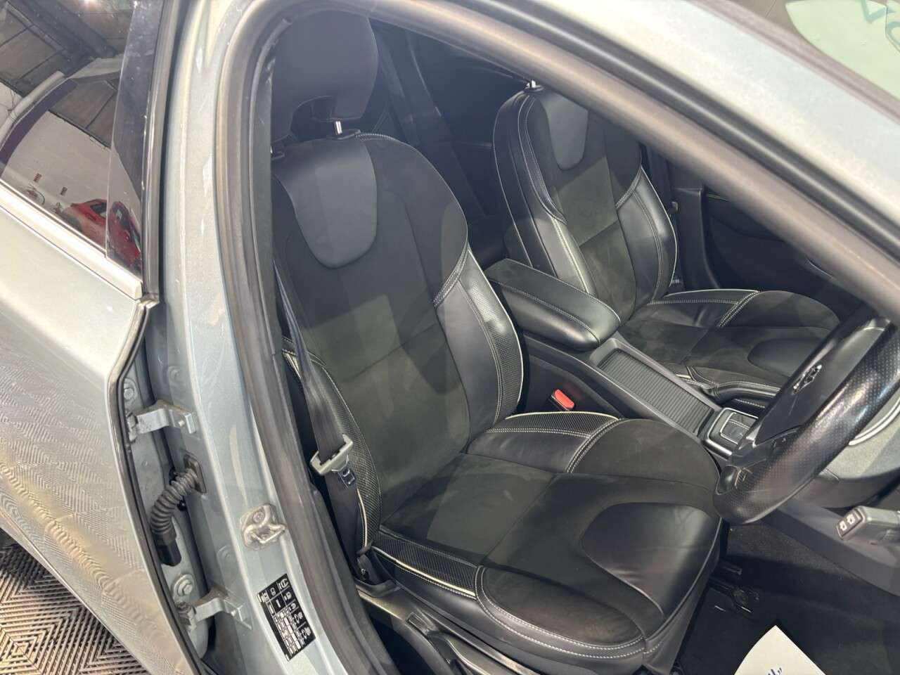 2018 VOLVO V40 2018 VOLVO V40