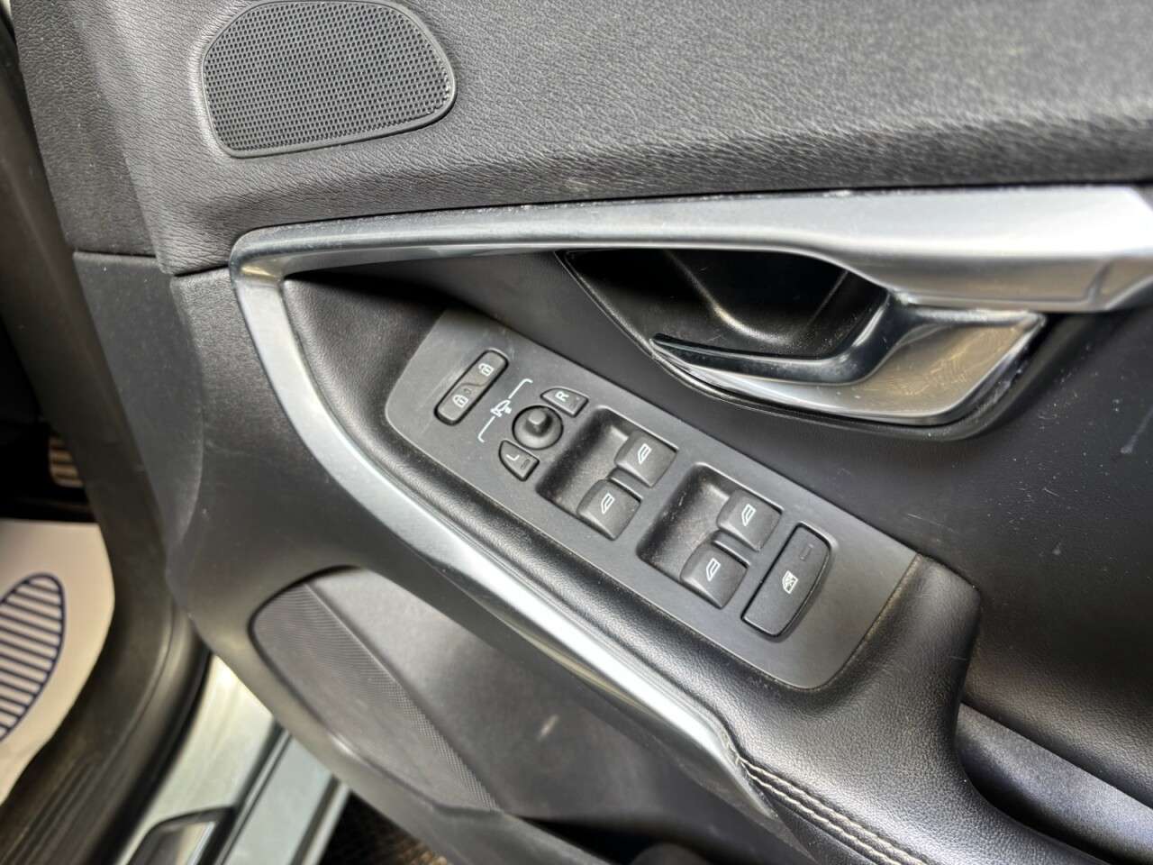 2018 VOLVO V40 2018 VOLVO V40