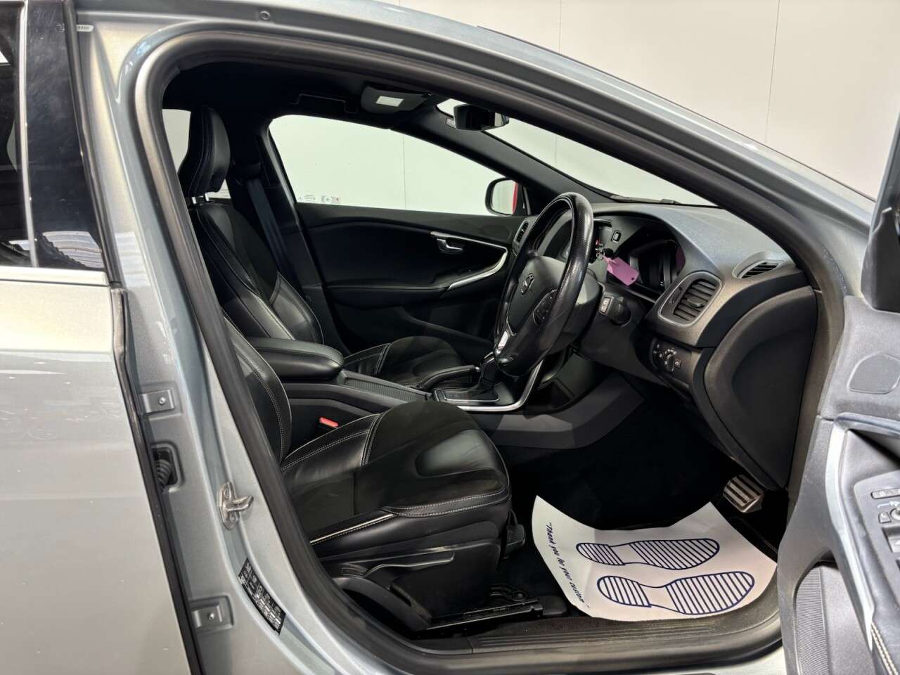 2018 VOLVO V40 2018 VOLVO V40