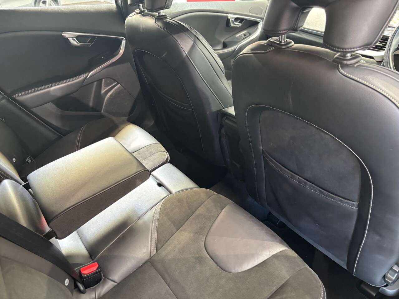 2018 VOLVO V40 2018 VOLVO V40