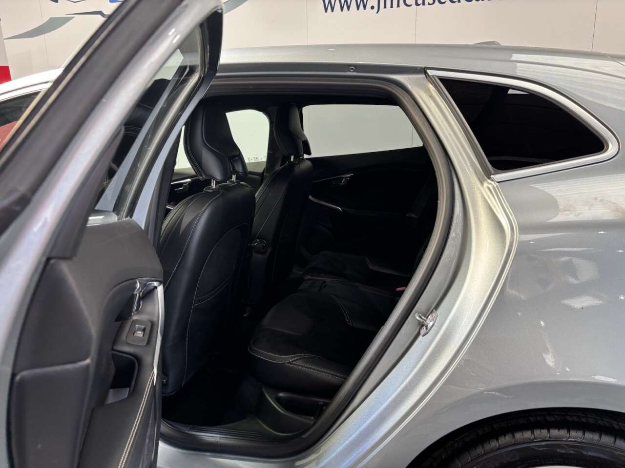 2018 VOLVO V40 2018 VOLVO V40