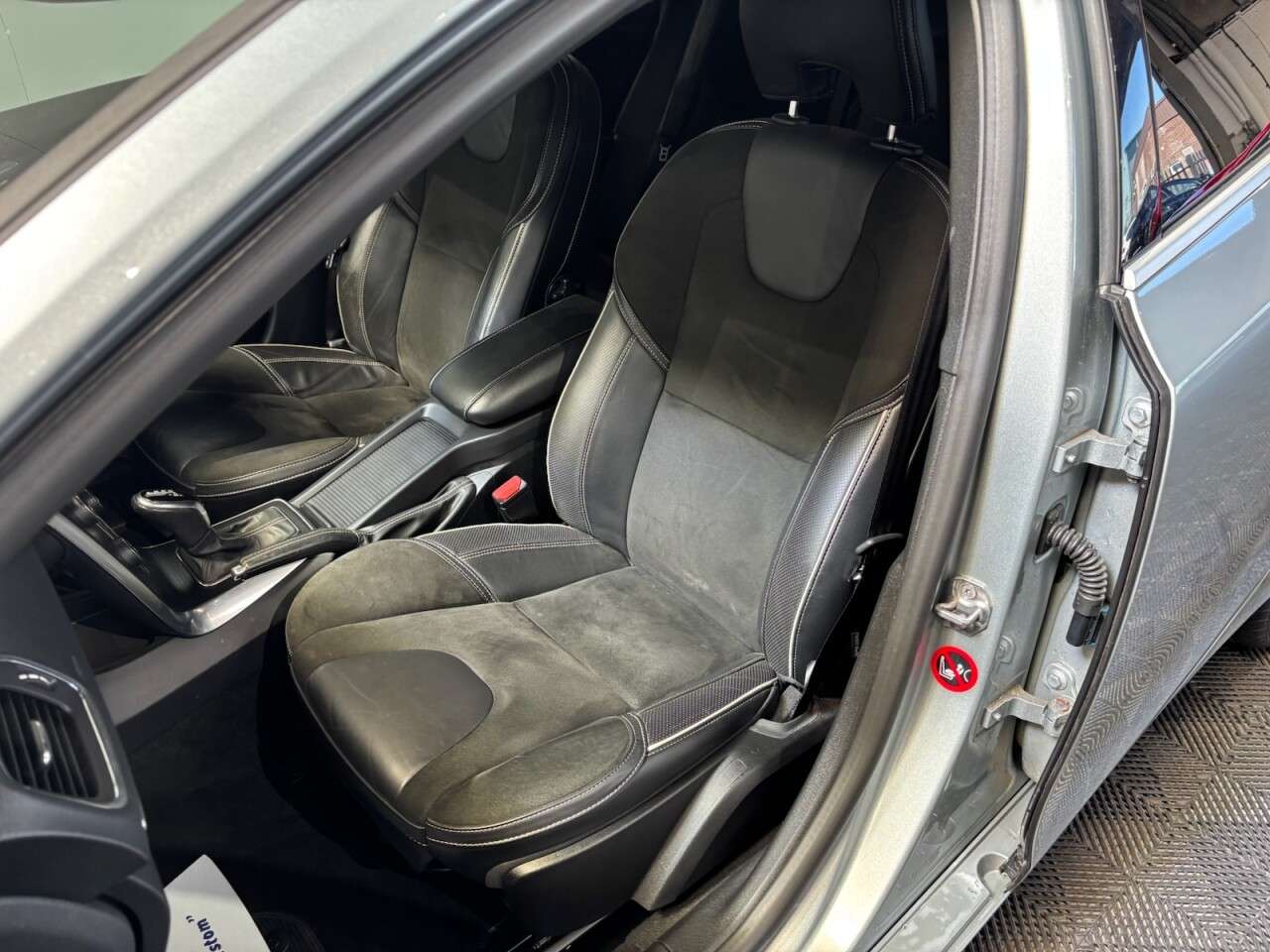 2018 VOLVO V40 2018 VOLVO V40