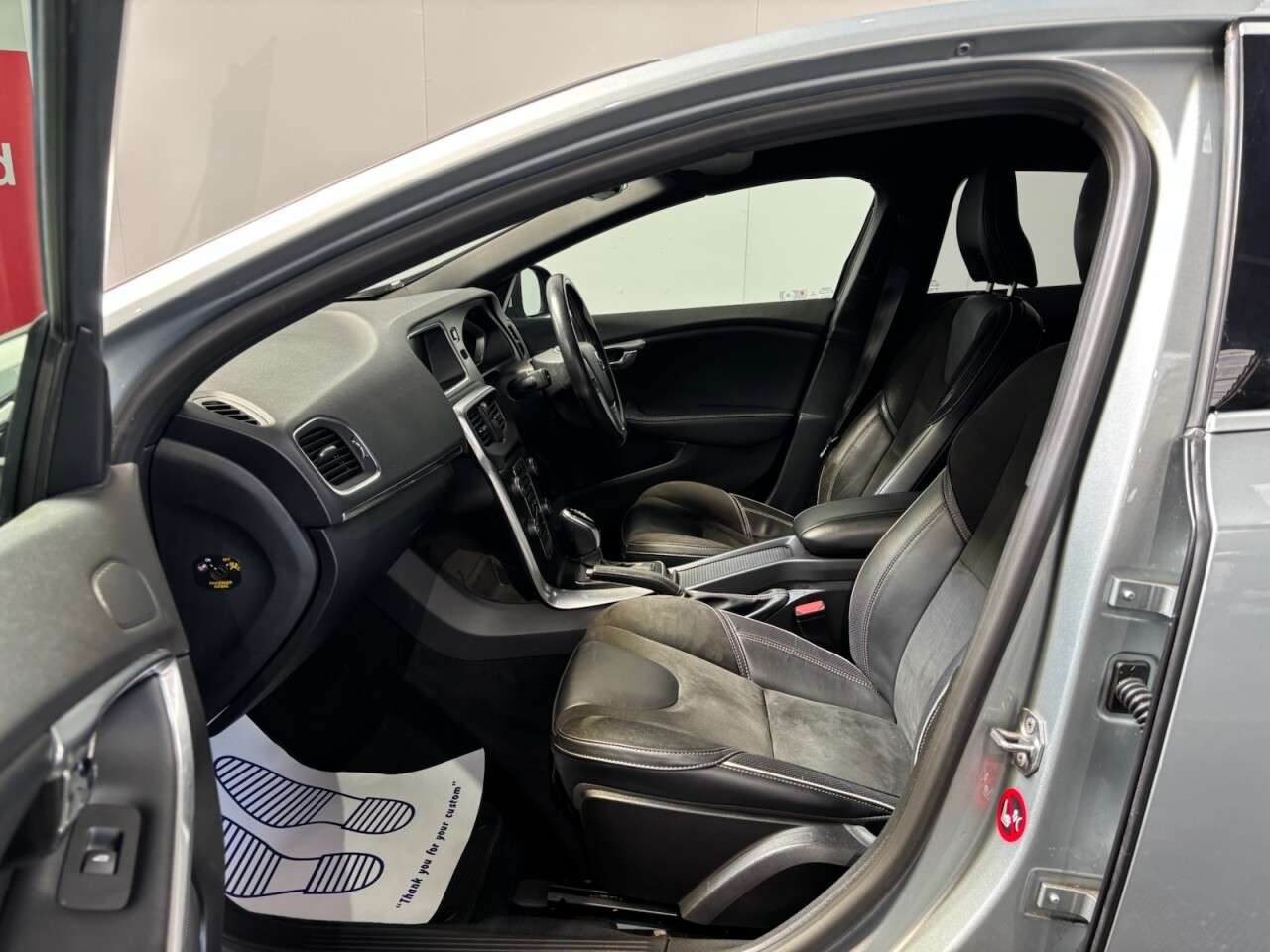 2018 VOLVO V40 2018 VOLVO V40